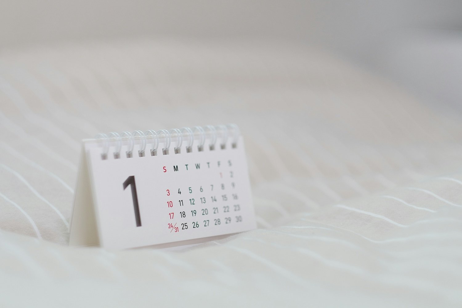 JavaScript Date Objects: Saving Dates in Different Timezones
